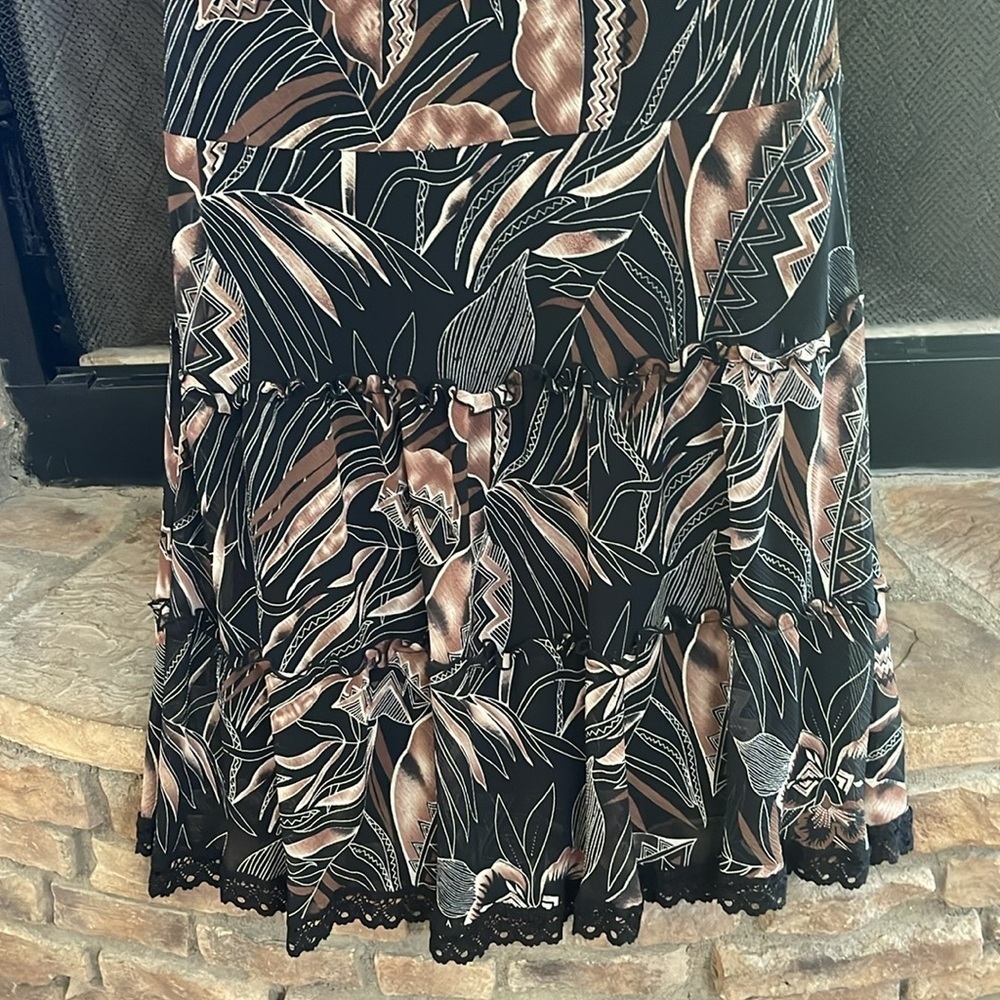 Black and tan double V neck dress with leaf pattern and rows of ruffles. 16W - Picture 5 of 11